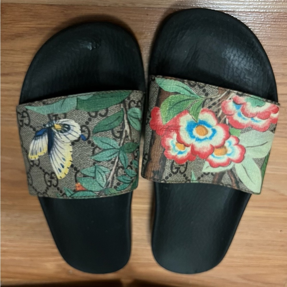 Gucci pool slides